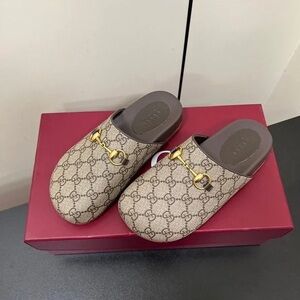 Gucci Women's Beige and Brown Sandals